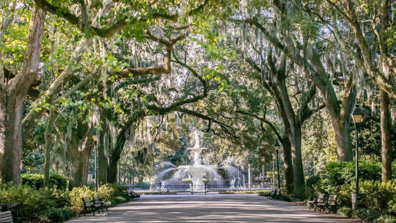 Walk Score 90!!-Historic Downtown District-2 Blocks To Famous Forsyth Park- Huge Private Patio-Private Parking Savannah Exterior foto